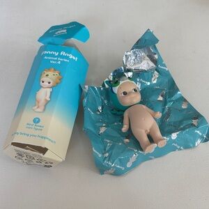Sonny Angel Animal Series Mini Figure - Cream and Blue